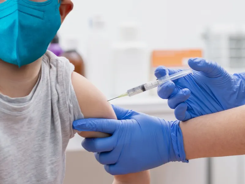 Vacunación de niños y adolescentes en Lechería